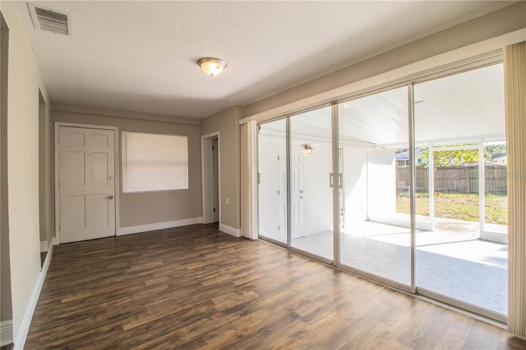 For Sale: $280,000 (3 beds, 2 baths, 1676 Square Feet)