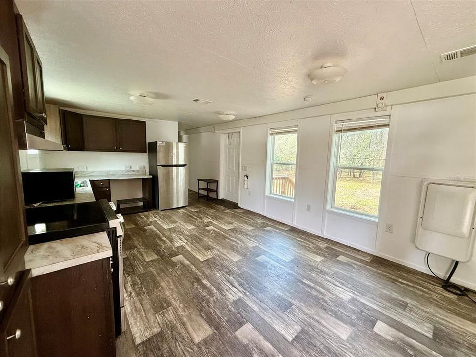 For Sale: $169,900 (3 beds, 2 baths, 925 Square Feet)