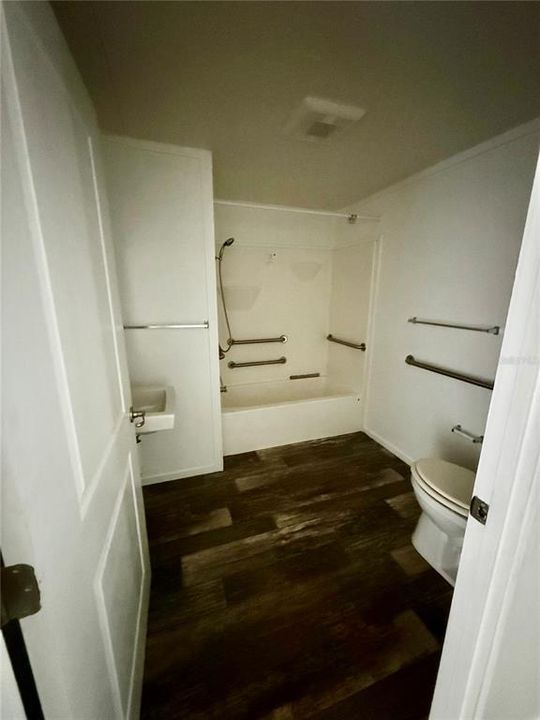 For Sale: $169,900 (3 beds, 2 baths, 925 Square Feet)