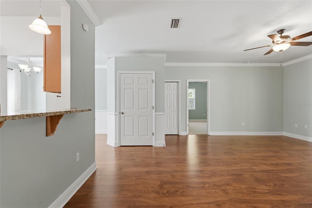 For Sale: $335,000 (3 beds, 2 baths, 1432 Square Feet)