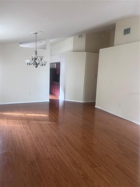 En Renta: $2,700 (4 camas, 2 baños, 1956 Pies cuadrados)