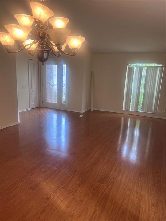 En Renta: $2,700 (4 camas, 2 baños, 1956 Pies cuadrados)