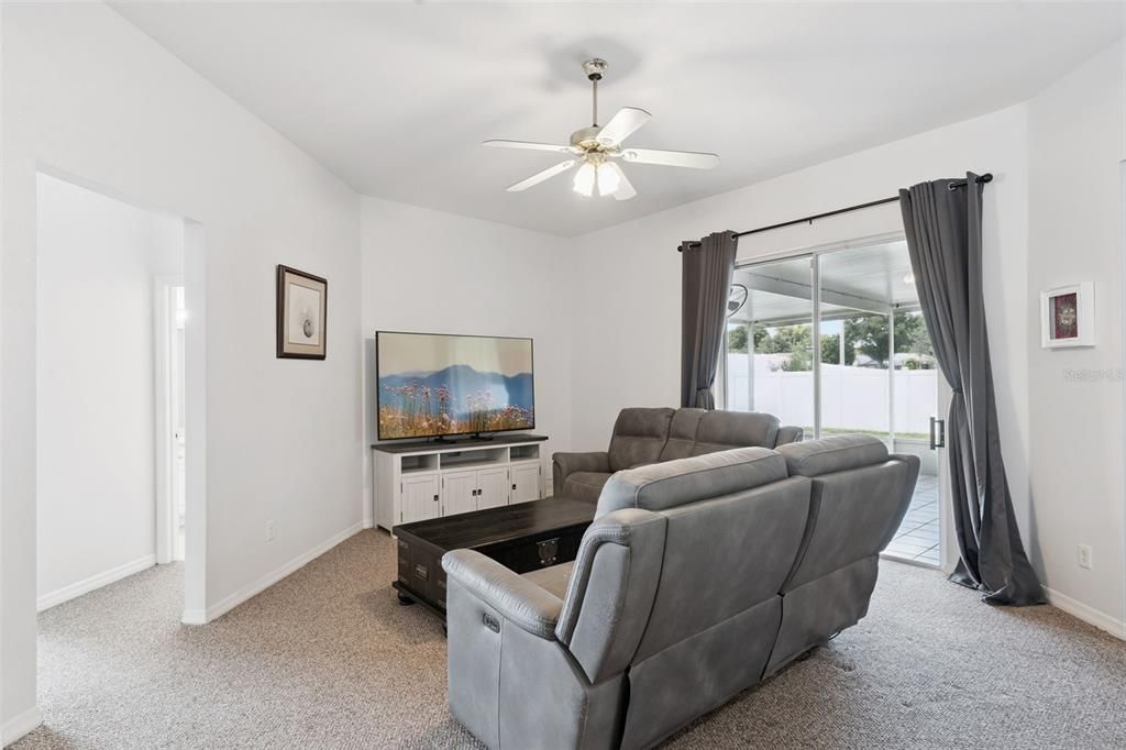 For Sale: $425,000 (3 beds, 2 baths, 1794 Square Feet)