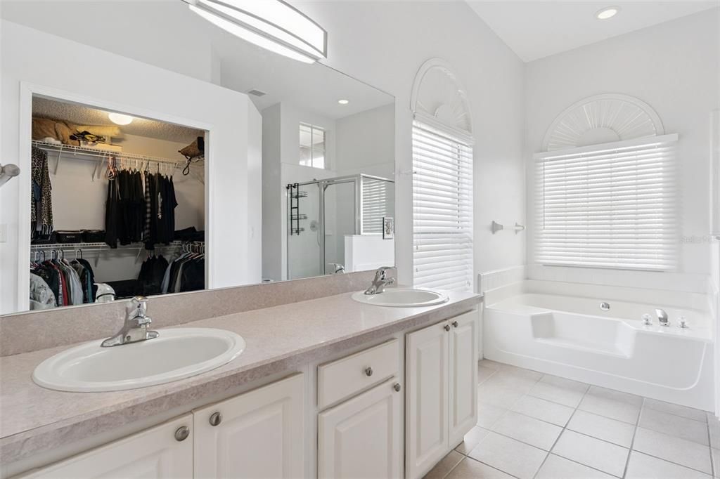 For Sale: $425,000 (3 beds, 2 baths, 1794 Square Feet)