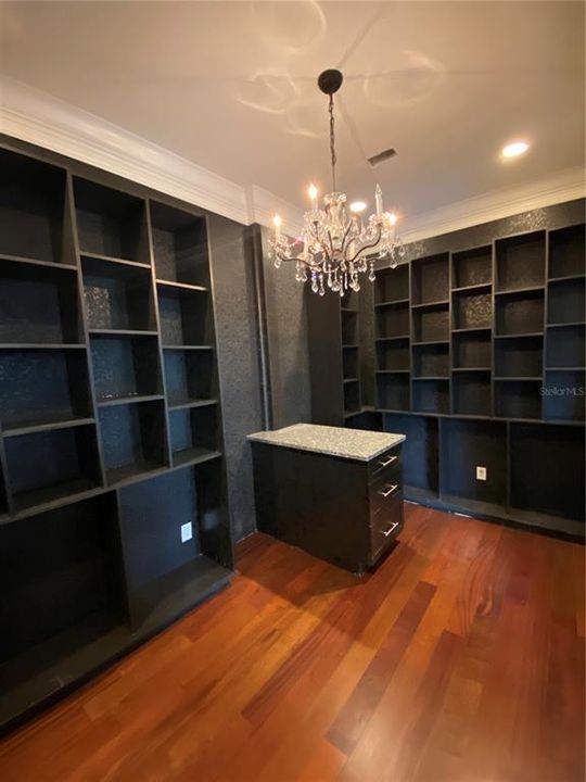 For Sale: $3,500,000 (6 beds, 6 baths, 5777 Square Feet)