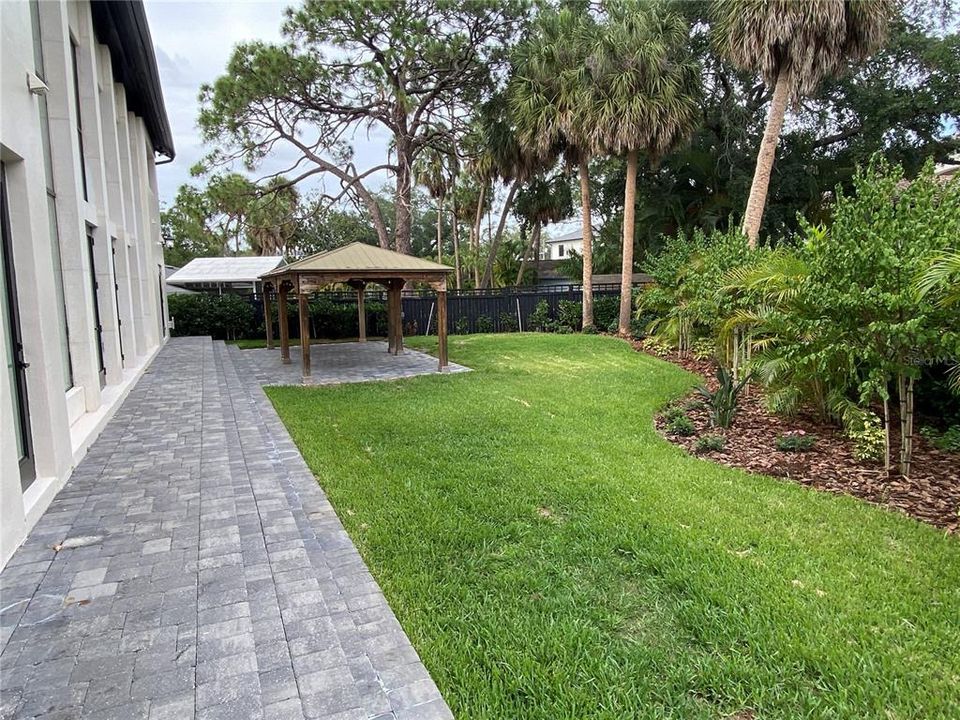 For Sale: $3,500,000 (6 beds, 6 baths, 5777 Square Feet)