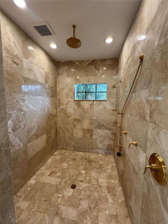 For Sale: $3,500,000 (6 beds, 6 baths, 5777 Square Feet)