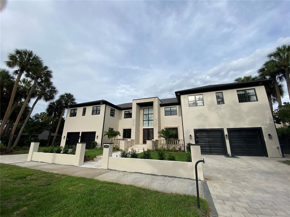 For Sale: $3,500,000 (6 beds, 6 baths, 5777 Square Feet)