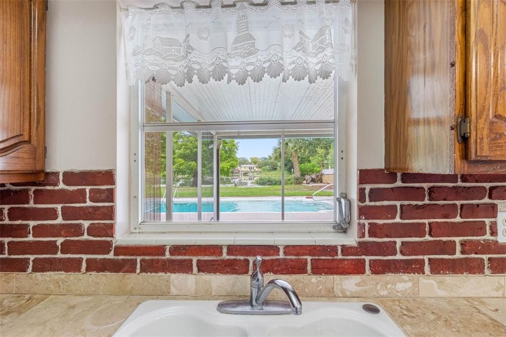 На продажу: $359,900 (2 спален, 1 ванн, 1030 Квадратных фут)