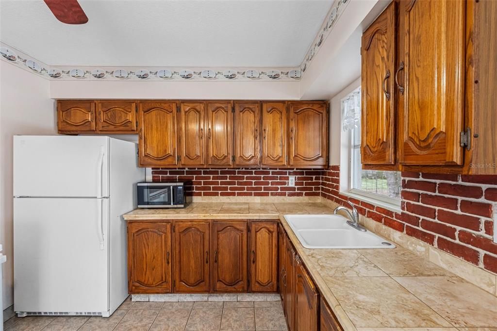 На продажу: $359,900 (2 спален, 1 ванн, 1030 Квадратных фут)
