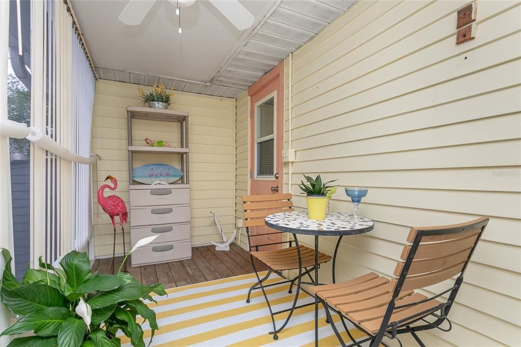 For Sale: $245,000 (2 beds, 1 baths, 974 Square Feet)