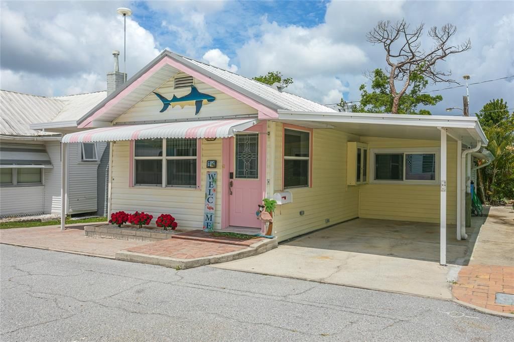 For Sale: $245,000 (2 beds, 1 baths, 974 Square Feet)