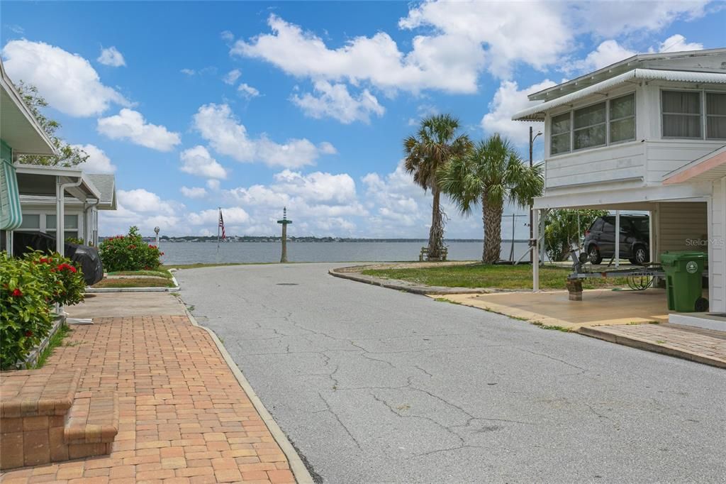 For Sale: $245,000 (2 beds, 1 baths, 974 Square Feet)