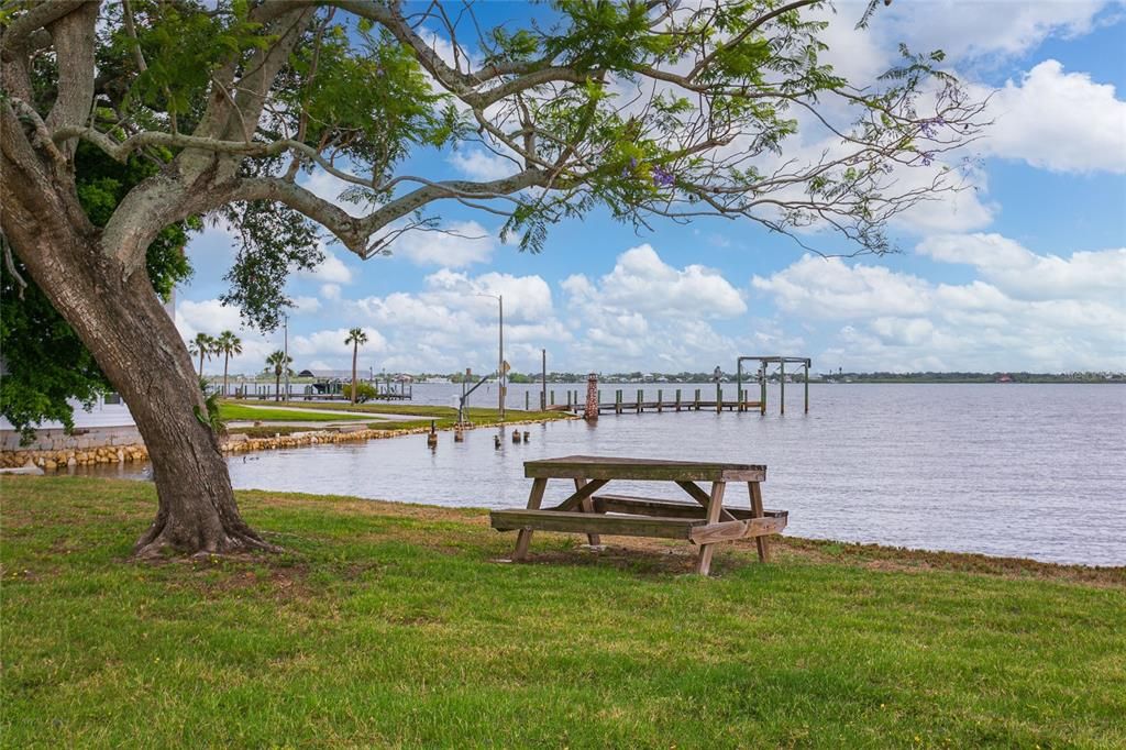 For Sale: $245,000 (2 beds, 1 baths, 974 Square Feet)
