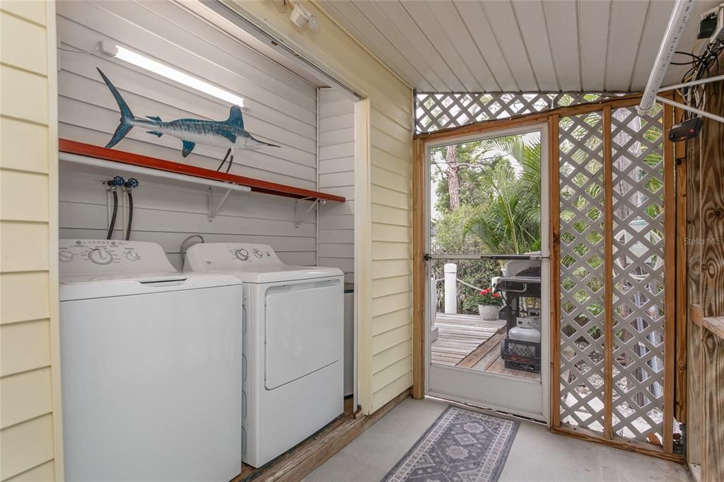 For Sale: $245,000 (2 beds, 1 baths, 974 Square Feet)