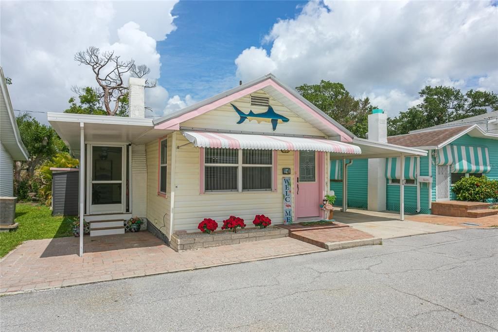 For Sale: $245,000 (2 beds, 1 baths, 974 Square Feet)
