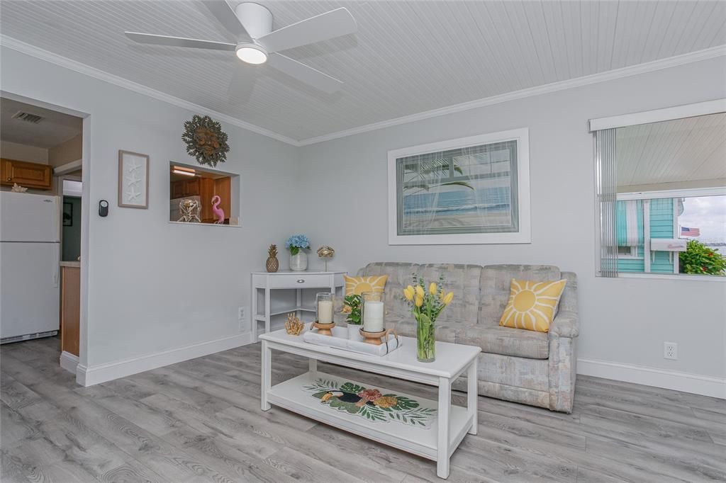 For Sale: $245,000 (2 beds, 1 baths, 974 Square Feet)