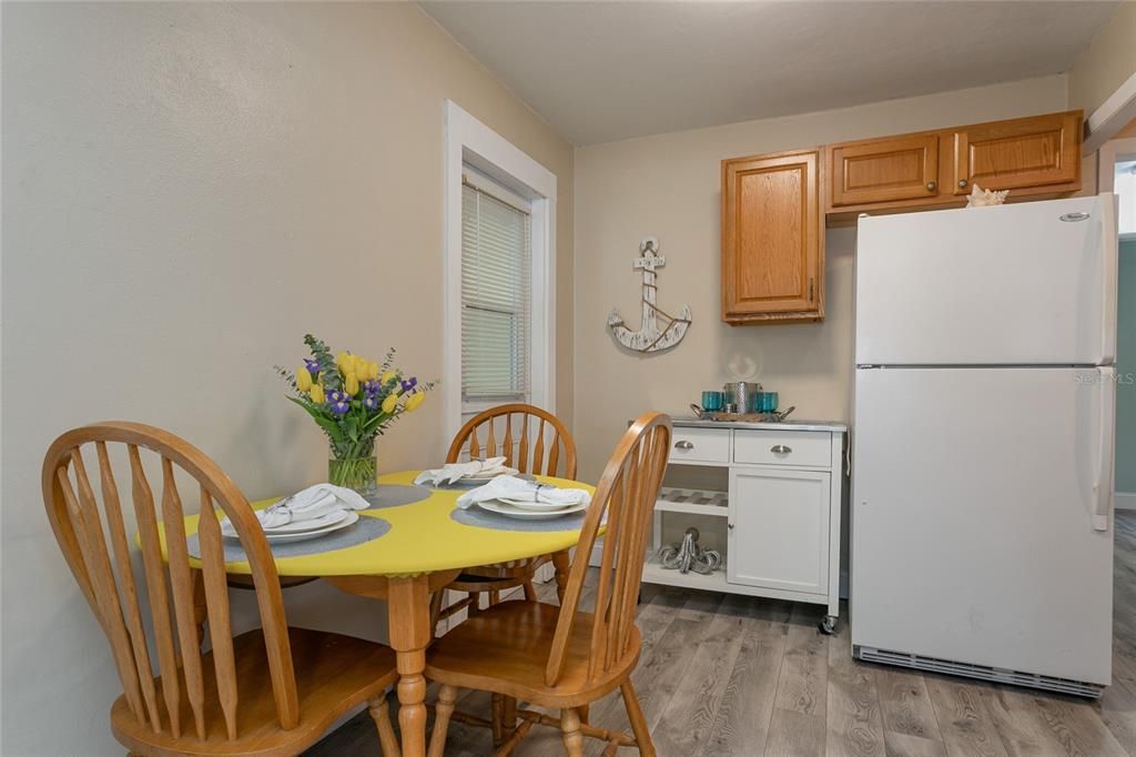For Sale: $245,000 (2 beds, 1 baths, 974 Square Feet)