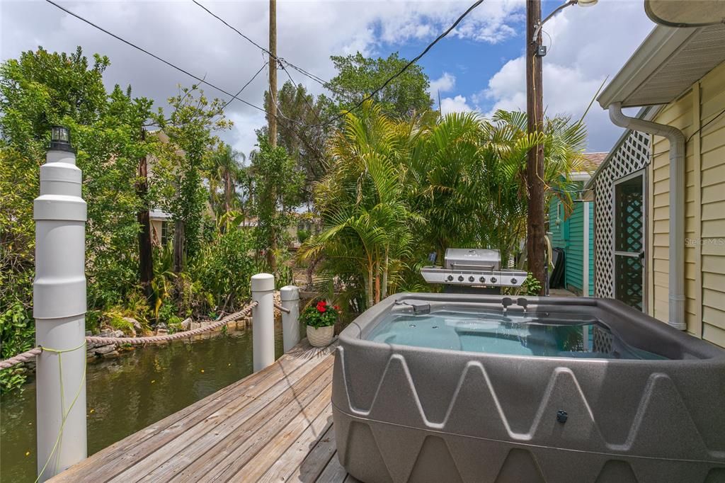 For Sale: $245,000 (2 beds, 1 baths, 974 Square Feet)