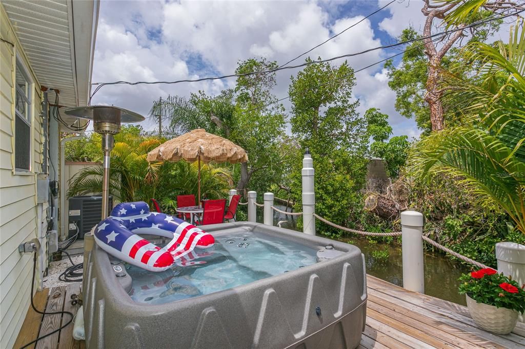 For Sale: $245,000 (2 beds, 1 baths, 974 Square Feet)