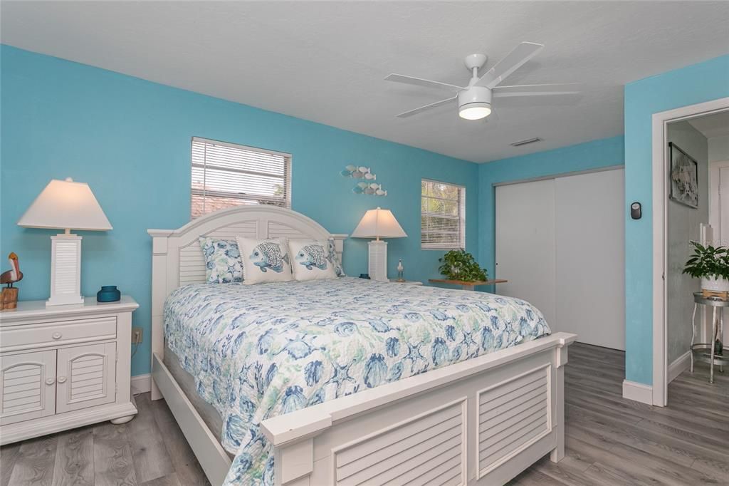 For Sale: $245,000 (2 beds, 1 baths, 974 Square Feet)