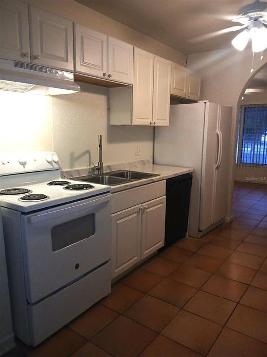 For Rent: $2,100 (3 beds, 1 baths, 1354 Square Feet)