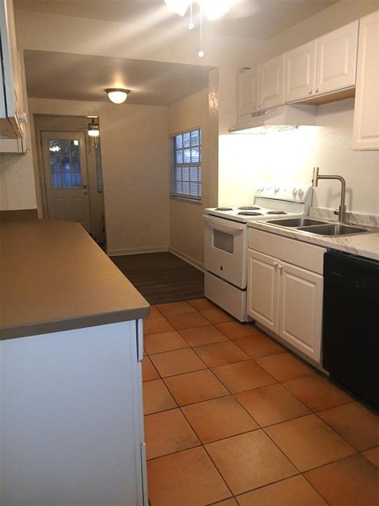 For Rent: $2,100 (3 beds, 1 baths, 1354 Square Feet)