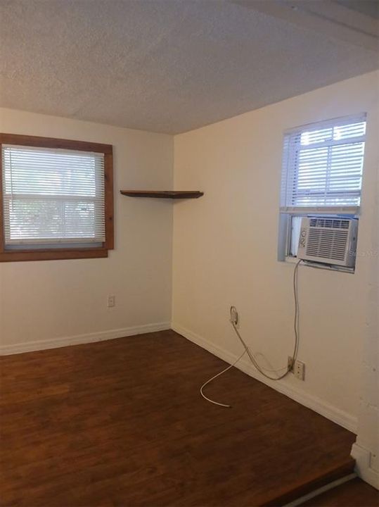 For Rent: $2,100 (3 beds, 1 baths, 1354 Square Feet)