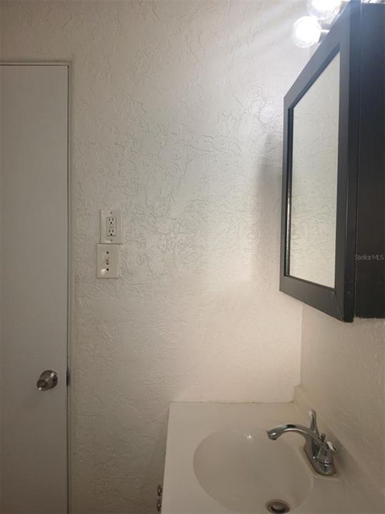 For Rent: $2,100 (3 beds, 1 baths, 1354 Square Feet)