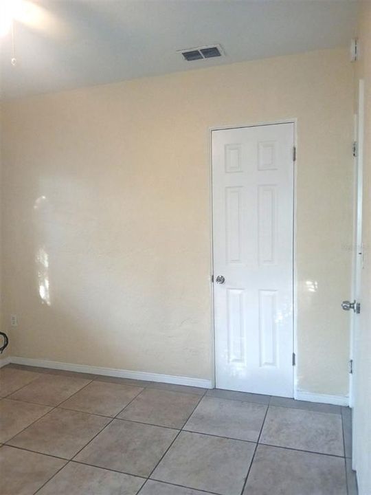 For Rent: $2,100 (3 beds, 1 baths, 1354 Square Feet)