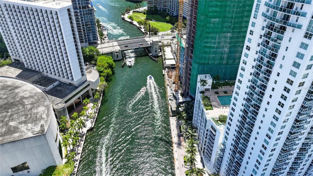 For Sale: $415,000 (1 beds, 1 baths, 757 Square Feet)