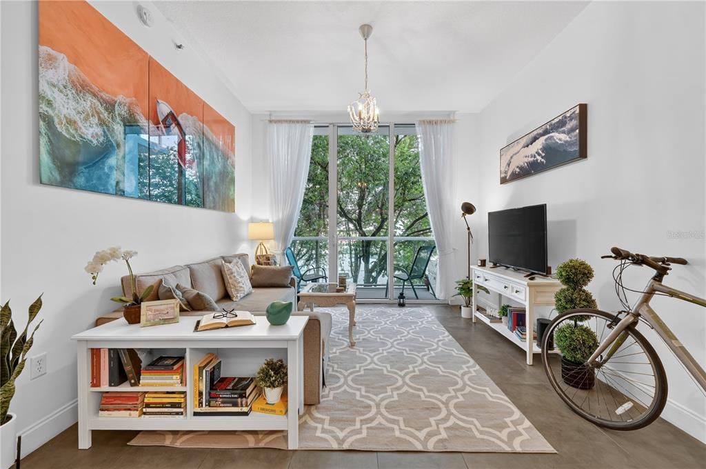 For Sale: $415,000 (1 beds, 1 baths, 757 Square Feet)