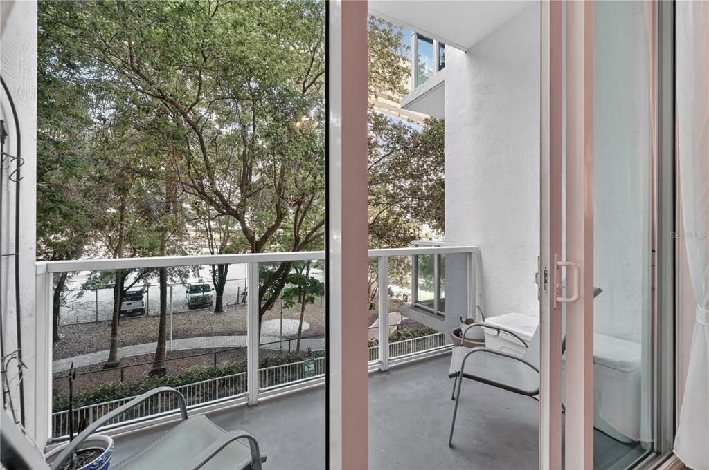 For Sale: $415,000 (1 beds, 1 baths, 757 Square Feet)