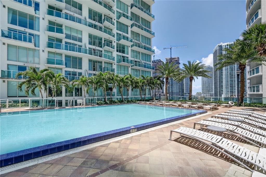 For Sale: $415,000 (1 beds, 1 baths, 757 Square Feet)