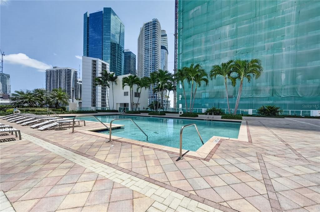 For Sale: $415,000 (1 beds, 1 baths, 757 Square Feet)
