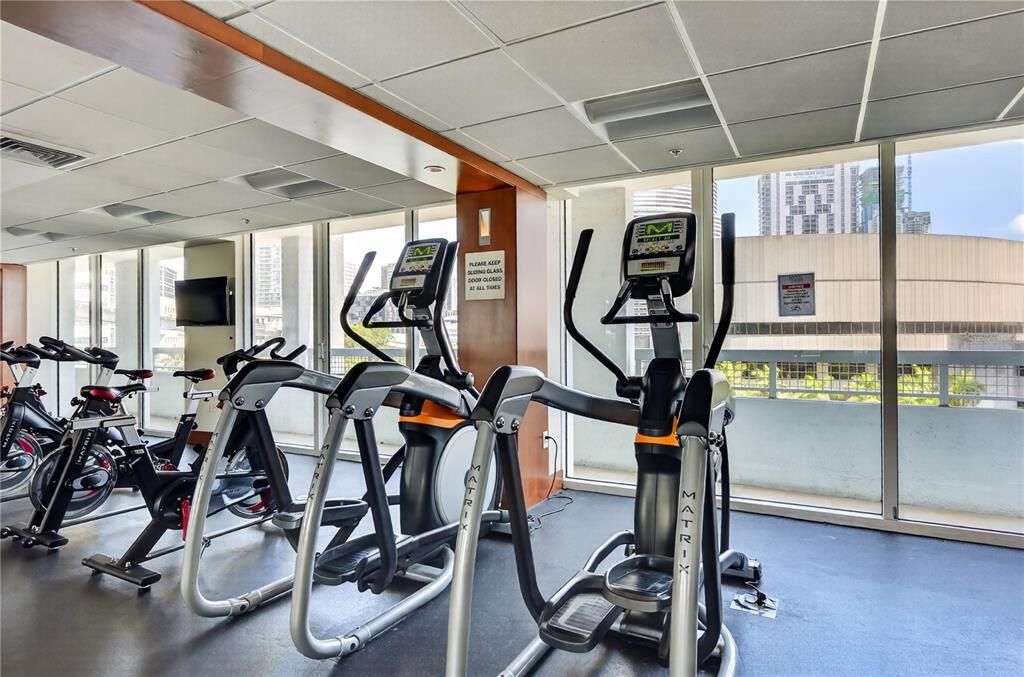 For Sale: $415,000 (1 beds, 1 baths, 757 Square Feet)
