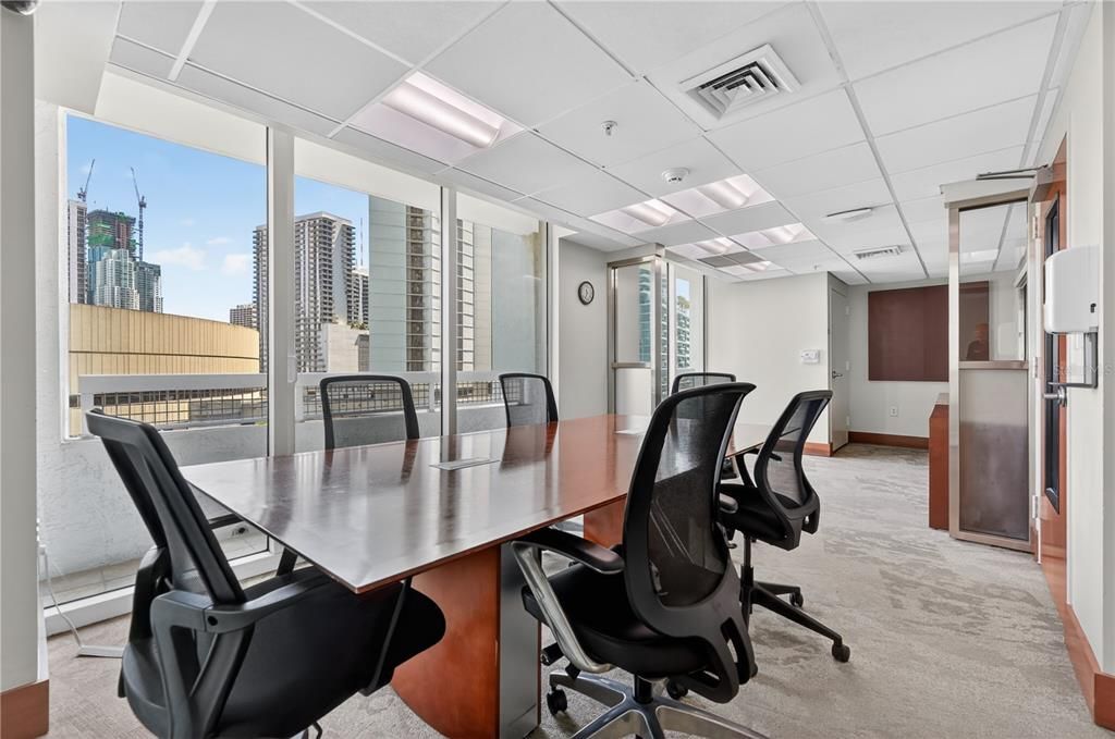 For Sale: $415,000 (1 beds, 1 baths, 757 Square Feet)