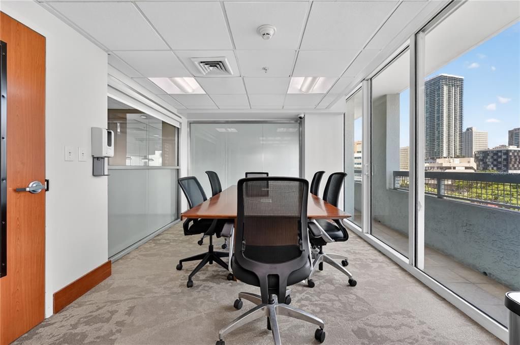 For Sale: $415,000 (1 beds, 1 baths, 757 Square Feet)