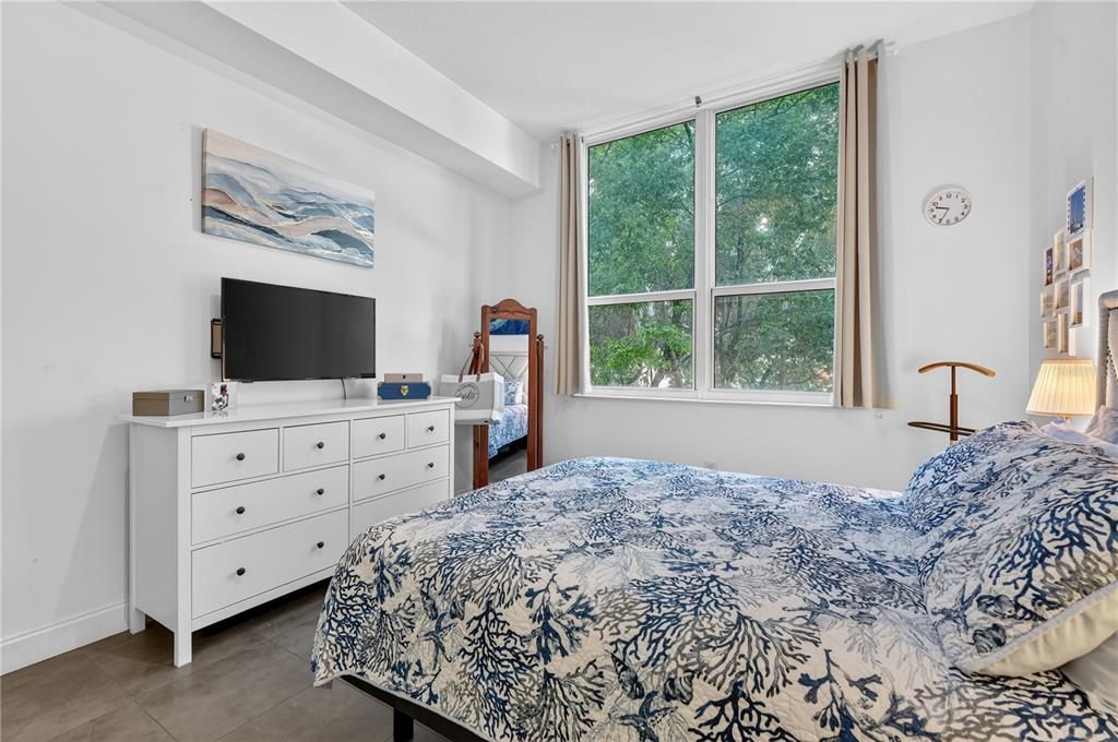 For Sale: $415,000 (1 beds, 1 baths, 757 Square Feet)