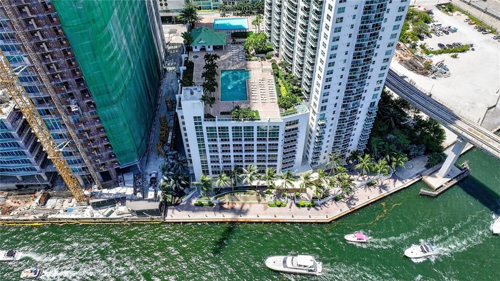 For Sale: $415,000 (1 beds, 1 baths, 757 Square Feet)