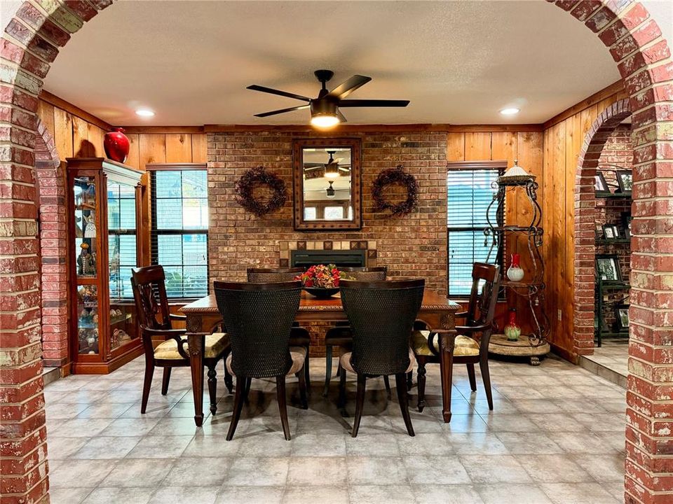 En Venta: $650,000 (4 camas, 3 baños, 3002 Pies cuadrados)