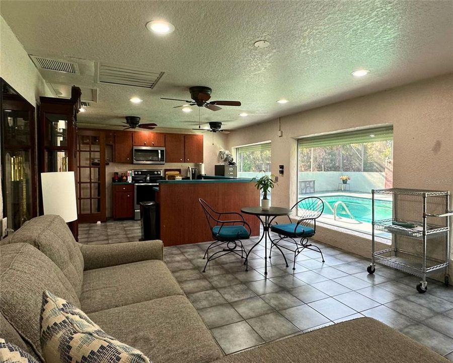 En Venta: $650,000 (4 camas, 3 baños, 3002 Pies cuadrados)