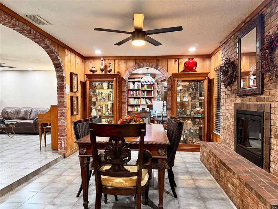 En Venta: $650,000 (4 camas, 3 baños, 3002 Pies cuadrados)