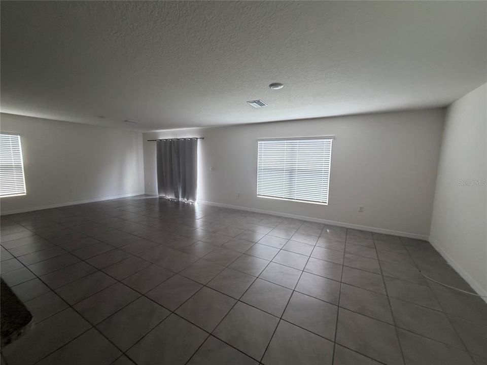 For Rent: $2,500 (4 beds, 2 baths, 2328 Square Feet)