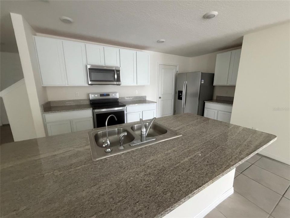 For Rent: $2,500 (4 beds, 2 baths, 2328 Square Feet)