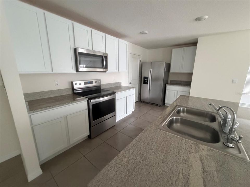 For Rent: $2,500 (4 beds, 2 baths, 2328 Square Feet)