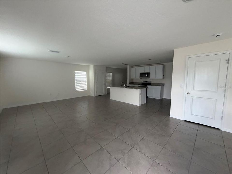 For Rent: $2,500 (4 beds, 2 baths, 2328 Square Feet)
