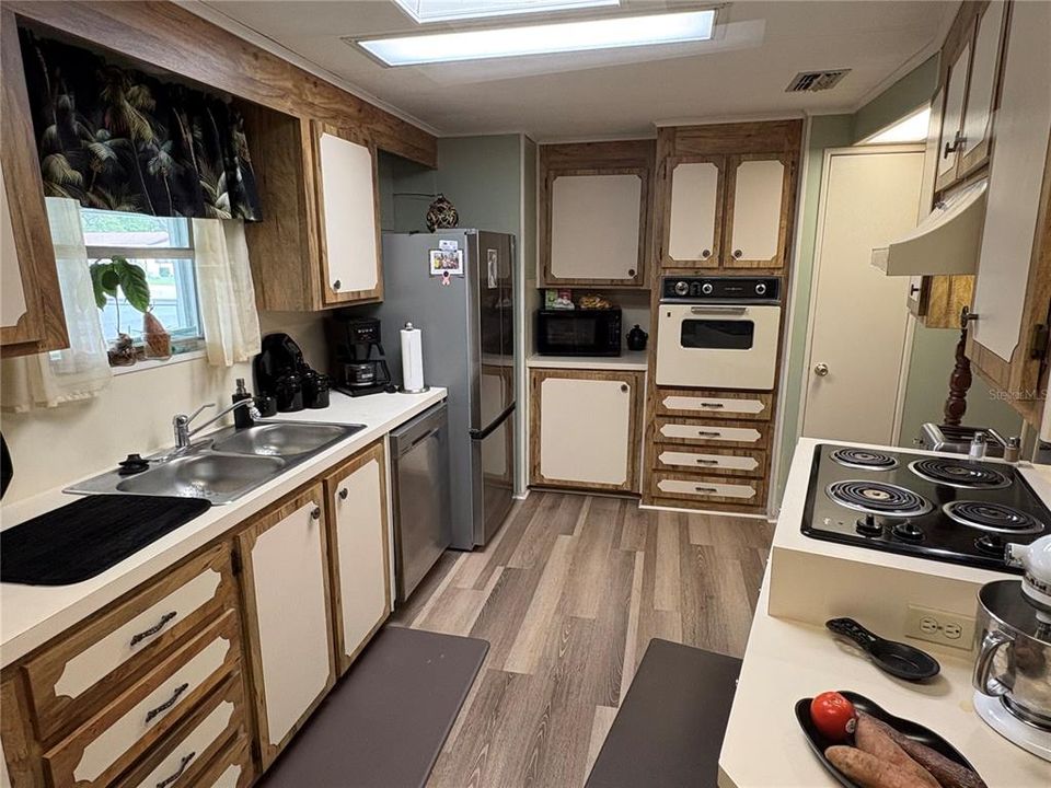 For Sale: $175,000 (2 beds, 2 baths, 1344 Square Feet)
