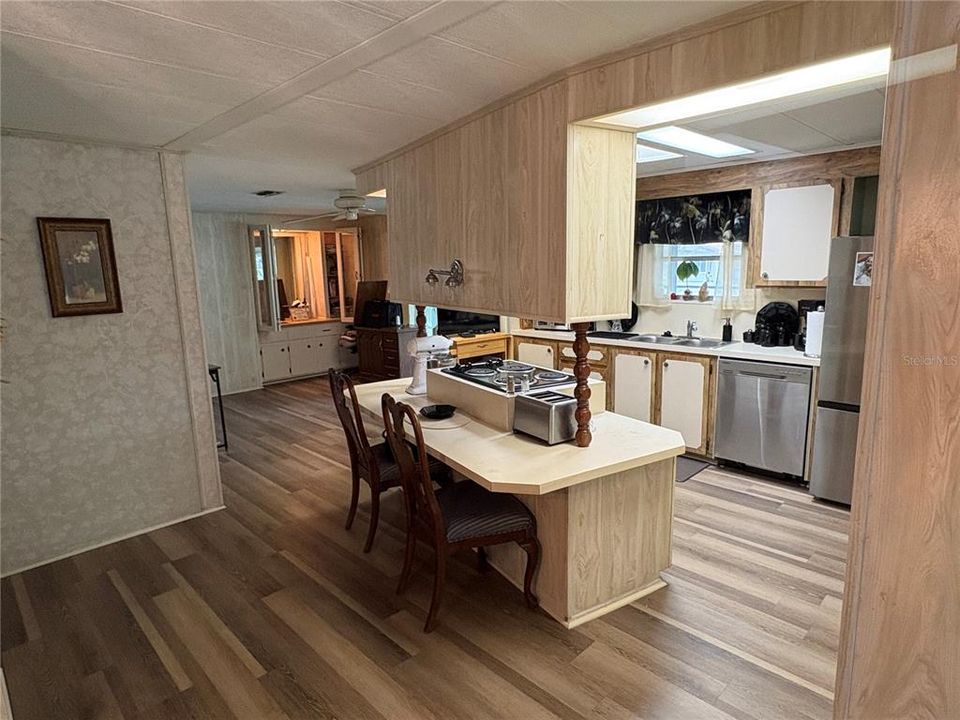For Sale: $175,000 (2 beds, 2 baths, 1344 Square Feet)