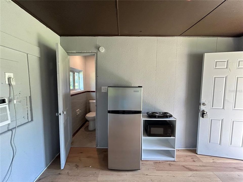 For Rent: $875 (0 beds, 1 baths, 165 Square Feet)
